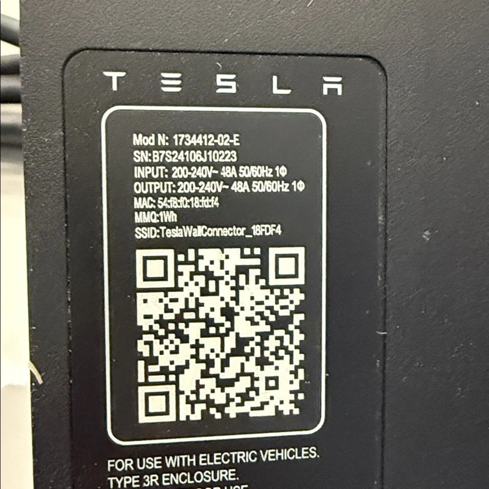 Tesla Universal Glossy White Charging Unit - Picture 5 of 5
